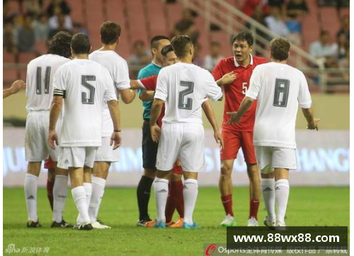 利物浦元老赛：传奇荣耀再现 Anfield